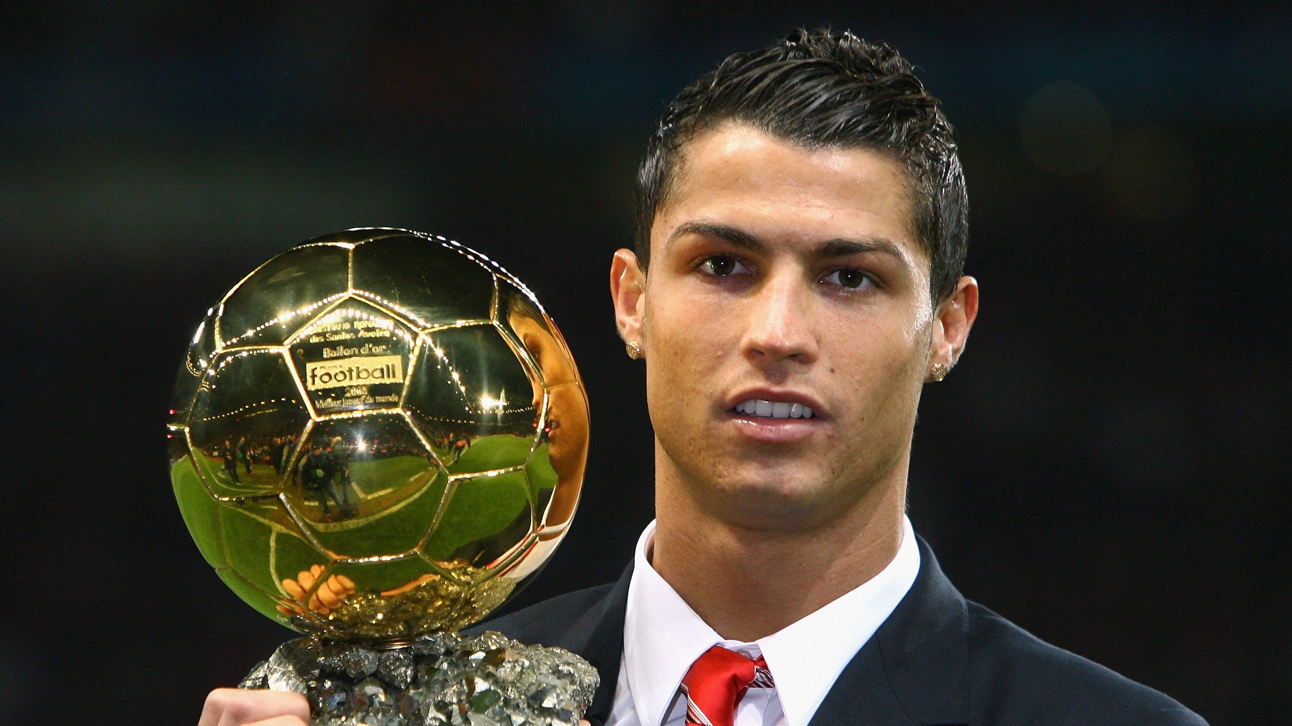 高位边卫内收构建“伪中场”